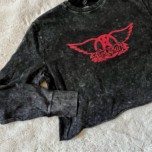 SOLD✨ Aerosmith Long Sleeve Cropped Band Shirt - Picture 3 of 10